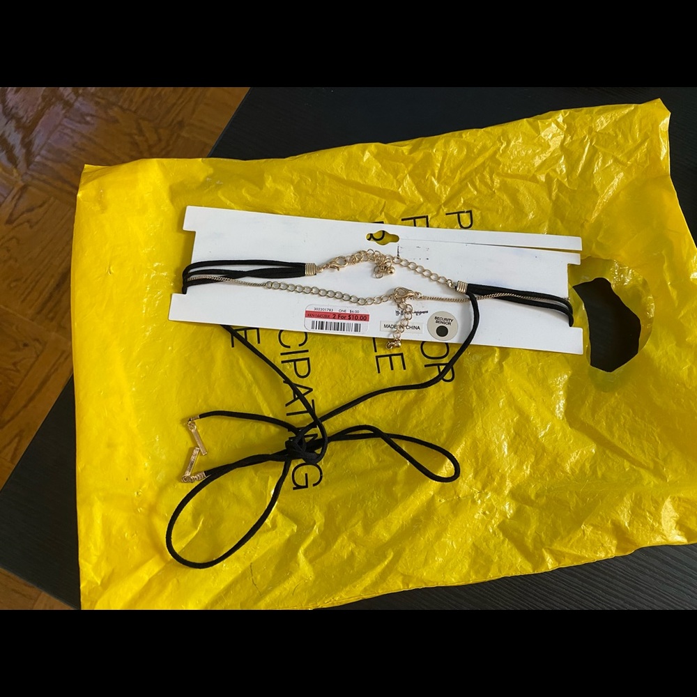2 choker necklace set - Picture 2 of 2